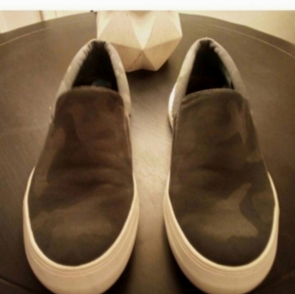 Vince Camuto Women's Camouflage Slip-On Shoes 6.5 Black Gray White Soles Casual